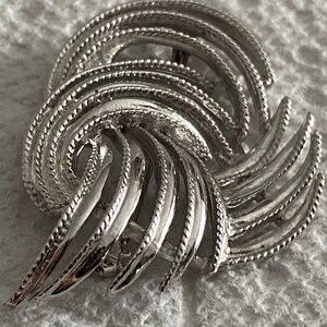 Vintage Coro Silver Tone Swirl Design Brooch